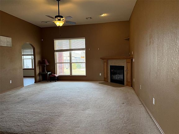 5th image of 813 SW 161st St