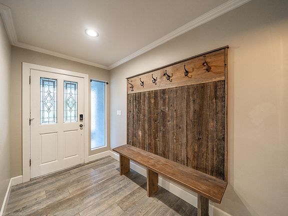 5th image of 9893 Hillview Dr
