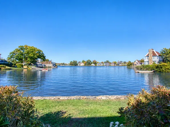 7 W Crossway, Old Greenwich, CT 06870