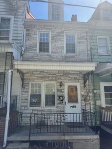517 E Arch St, Pottsville, PA, 17901