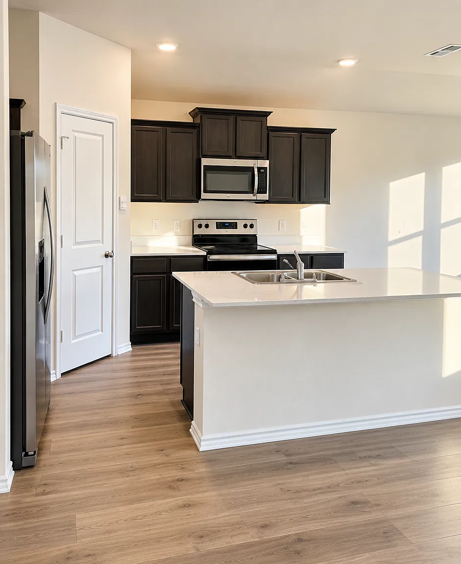 5 bed, 2332 sqft, $2,200 — Photo 4