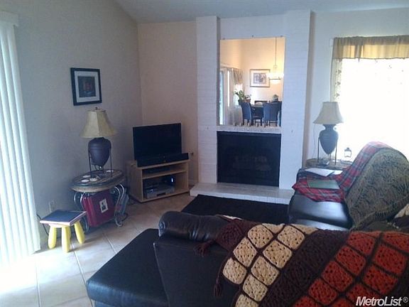 4th image of 110 Touchstone Pl