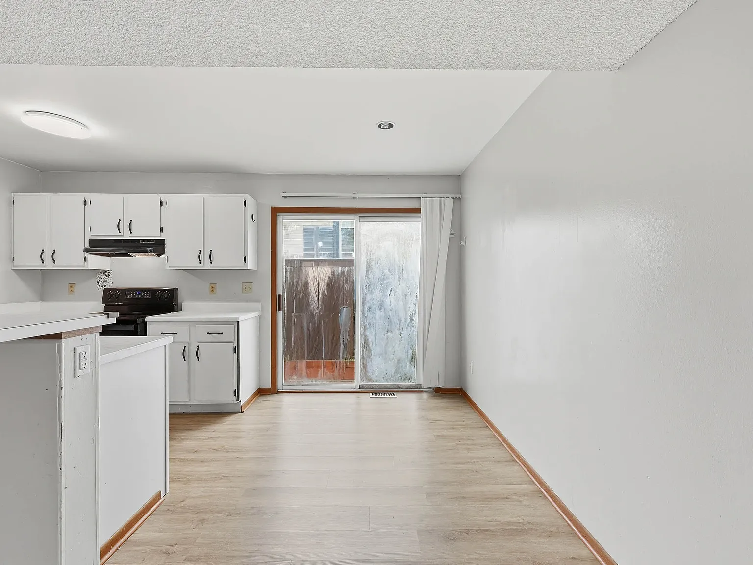 2 bed, 1.5 bath, 950 sqft, $1,699 — Photo 4