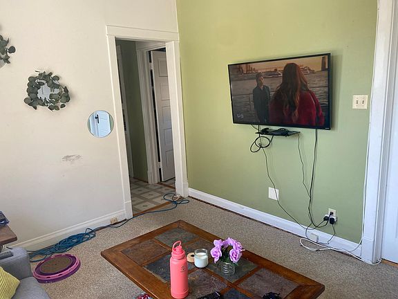 2nd image of 2523 W Winona St #1R