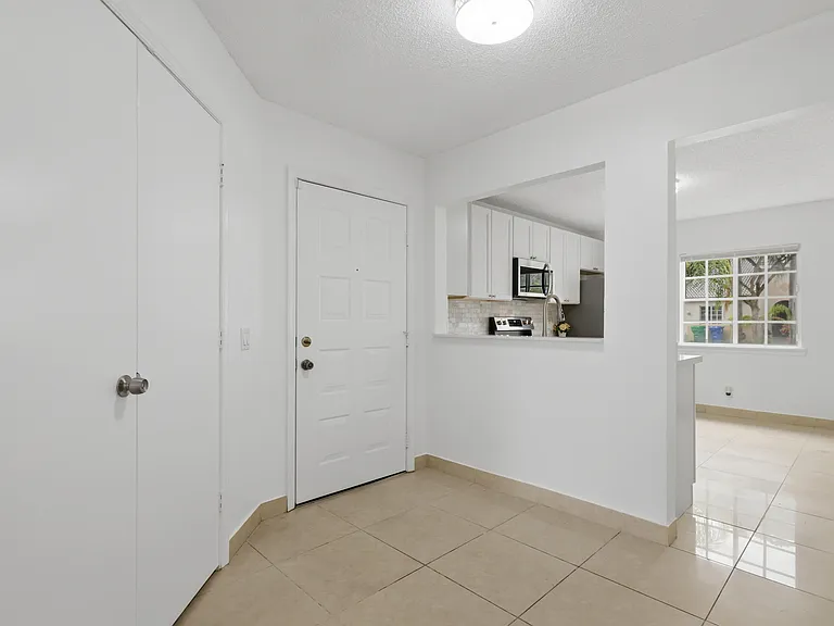 11697 SW 19th St — Photo 40