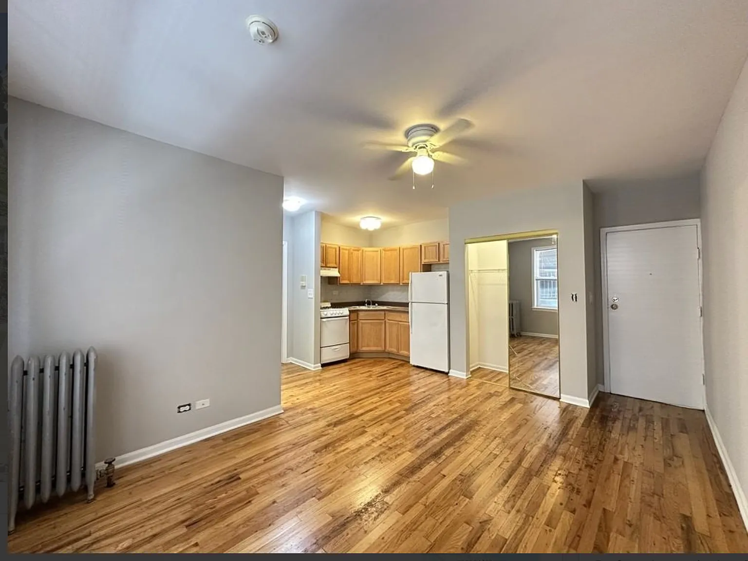 1 bed, 400 sqft, $1,528 — Photo 2