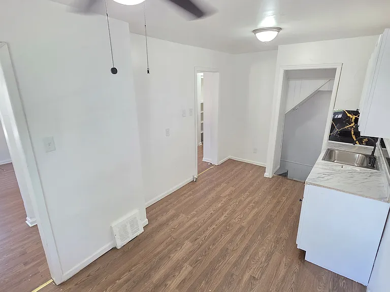 15770 Stansbury St — Photo 12