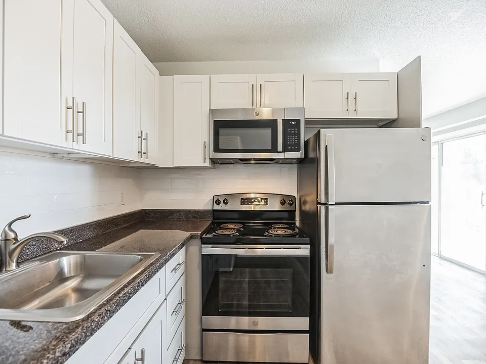Elevate your living at Hamilton Estates Apartments, where modern kitchens meet exceptional comfort. Enjoy sleek appliances and contemporary finishes that make cooking a delight. Schedule your tour today to see your new home!