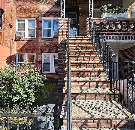 5th image of 77 Bay 38th St