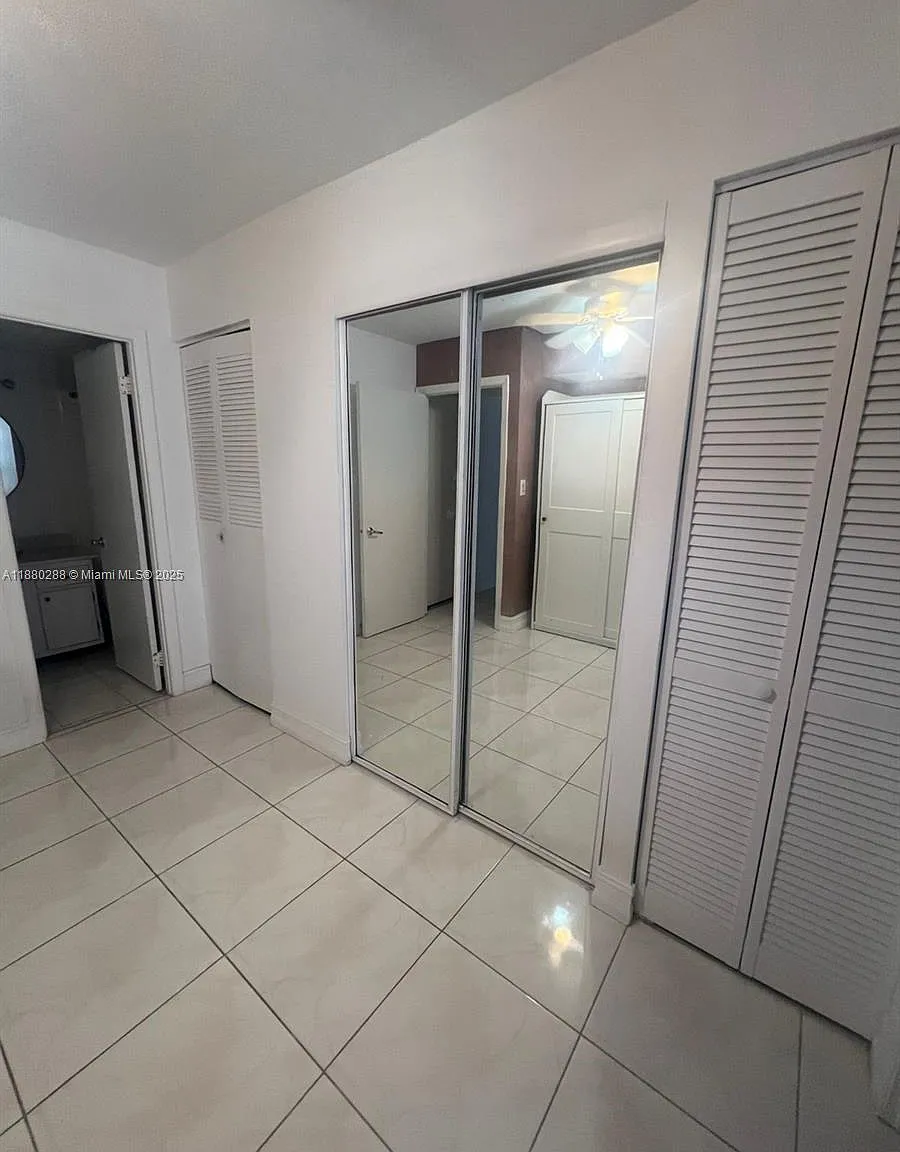Commodore Plaza Condo — Photo 4