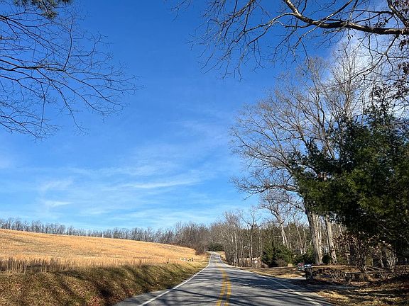 5th image of 3807 Rinehart Rd