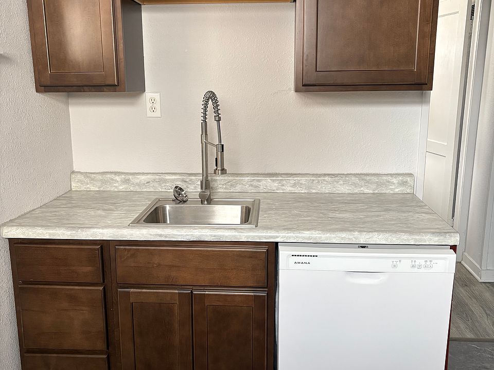 1st image of 921 N 13th St #1/2