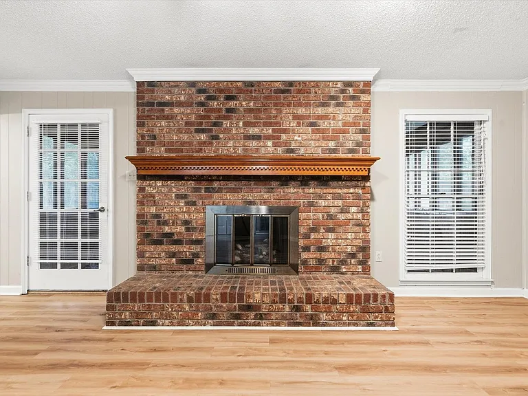1610 Hillcrest Dr — Photo 28