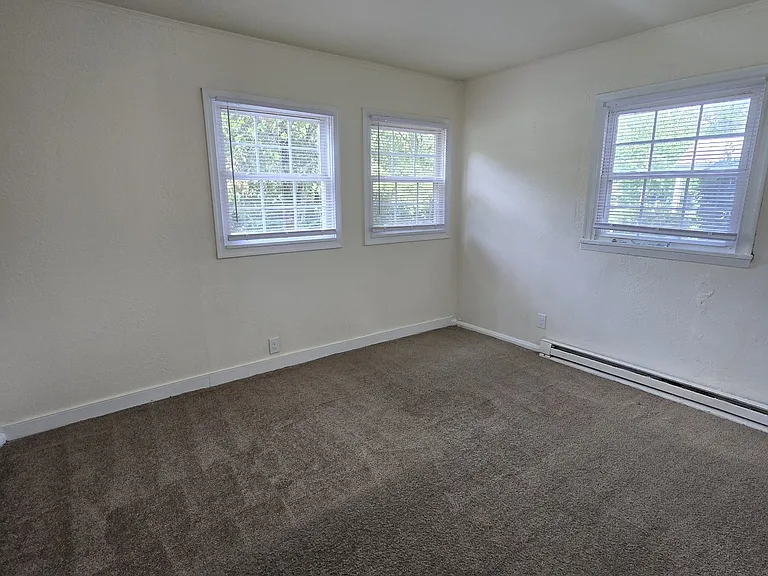 1025 Bradley Ln — Photo 9