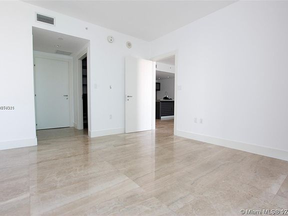5th image of 200 Biscayne Boulevard Way APT 3213