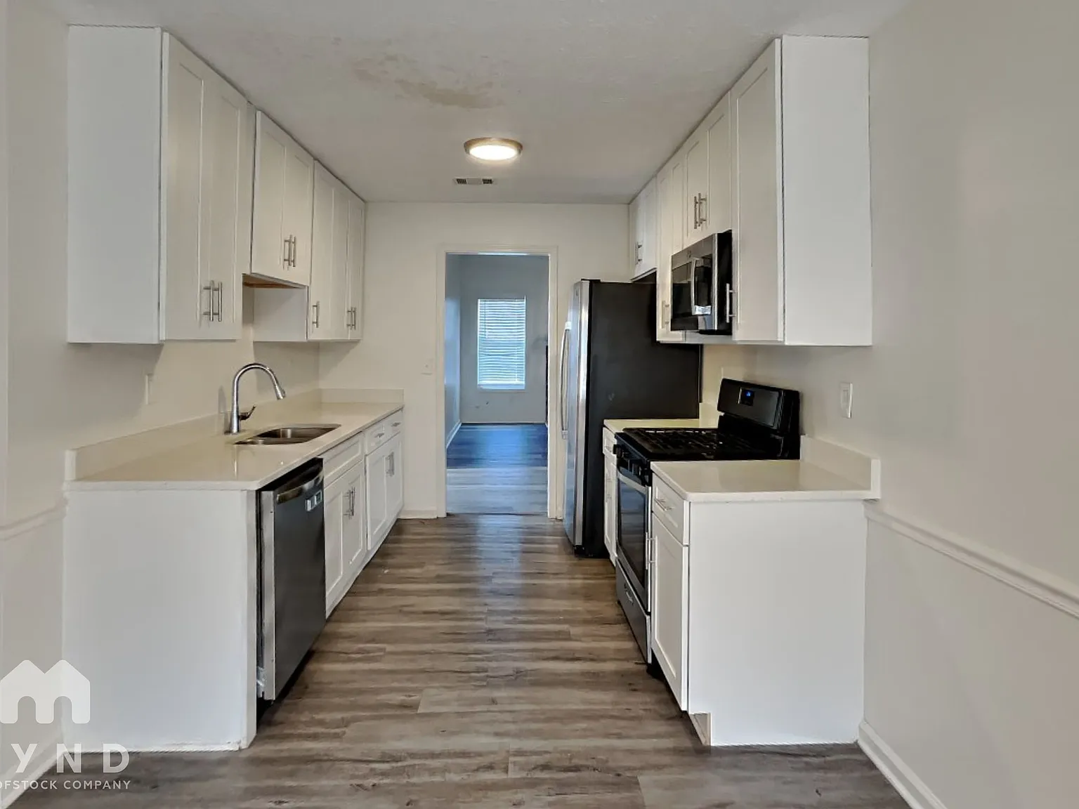 3 bed, 2.0 bath, 1869 sqft, $1,975 — Photo 2