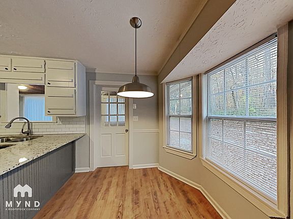 4th image of 588 Henderson Rd