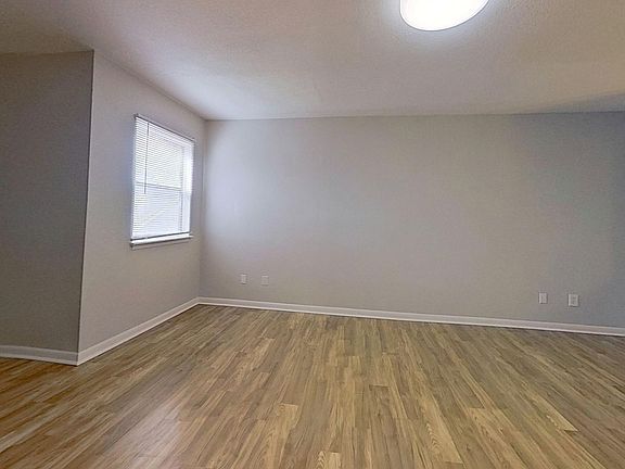 5th image of 7607 Melissa Ct N