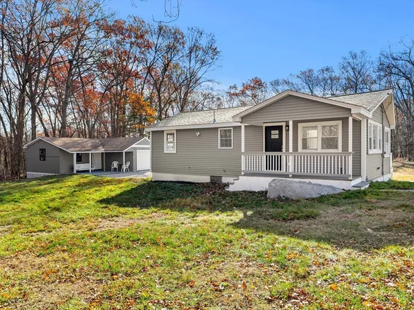 16 Jeanne Darc St, Lowell, MA 01854