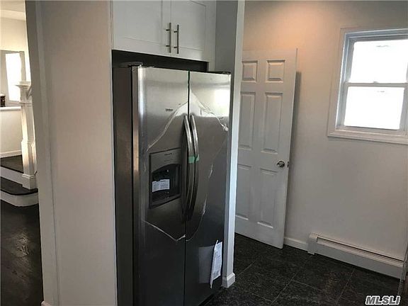 4th image of 21211 Hollis Ave