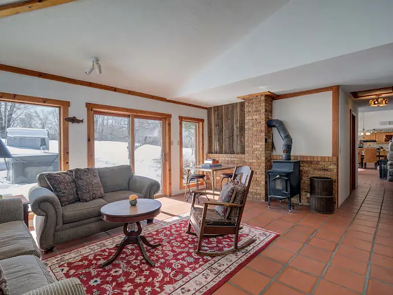 76999 Gallatin Rd — Photo 1
