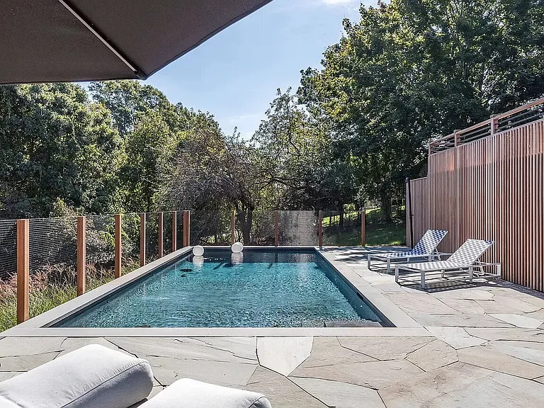 5 Graves End Ave — Photo 2