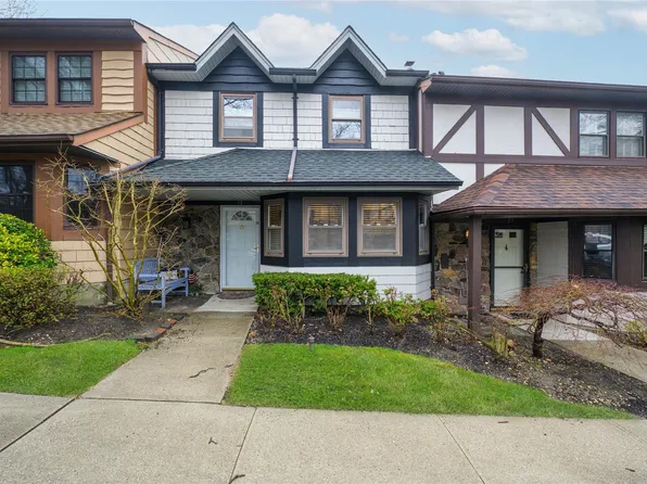 17 Sheffield Hill #105, Woodbury, NY 11797
