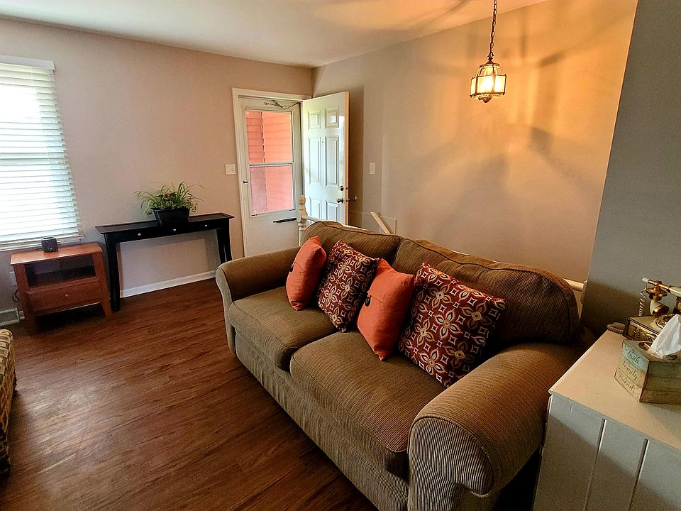 Living Room w/ Entry