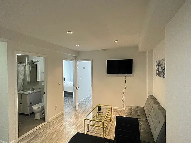 521 W 48th St #4F — Photo 1
