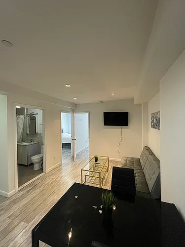 521 W 48th St #3F Photo 1 521 W 48th St #3F Photo 1