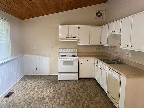 2nd image of 2835 Baywood Dr
