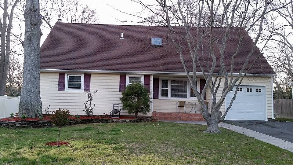 1st image of 13 Carriage Ln