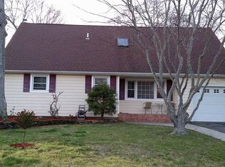 13 Carriage Ln, Center Moriches, NY 11934