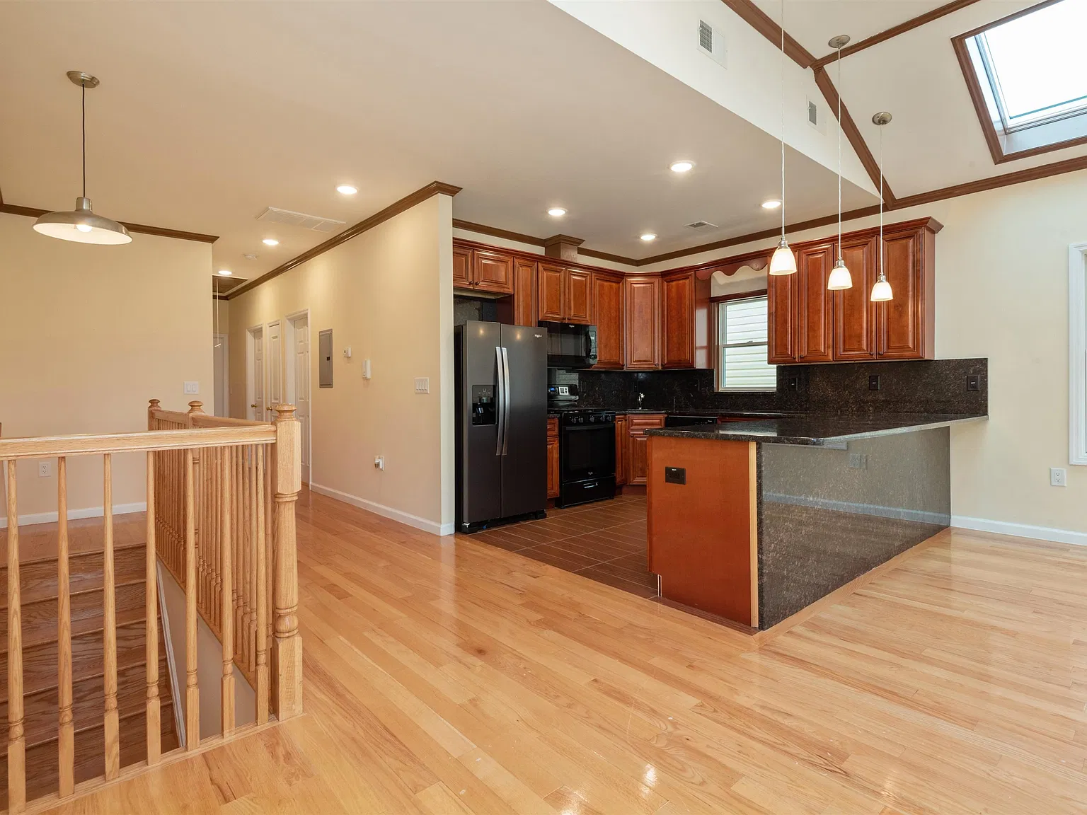 3 bed, 2.0 bath, 1450 sqft, $2,700 — Photo 4