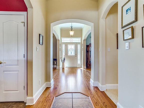 3rd image of 225 Green Meadow Ct