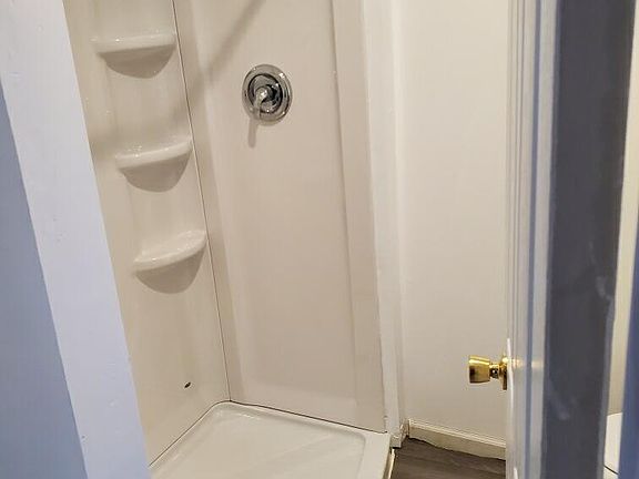 5th image of 618 Gilliam St