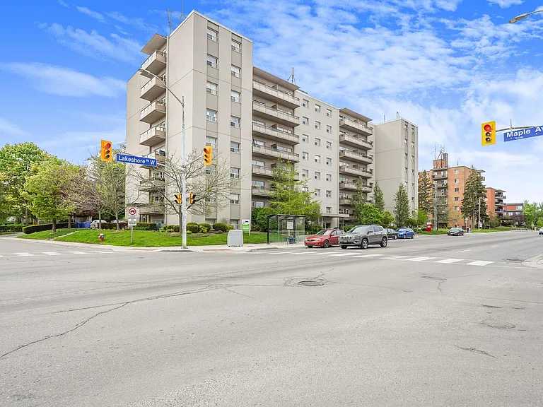 345 Lakeshore Rd W — Photo 7
