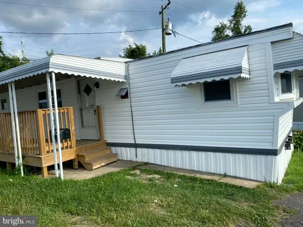 9 Cool Breeze Dr, Middle River, MD 21220