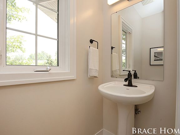 4th image of 4233 Creek View Dr