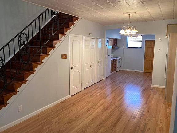 4th image of 2111 S Woodstock St