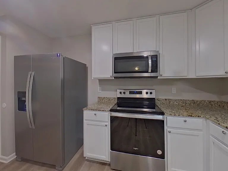 241 Saskatoon Dr — Photo 6