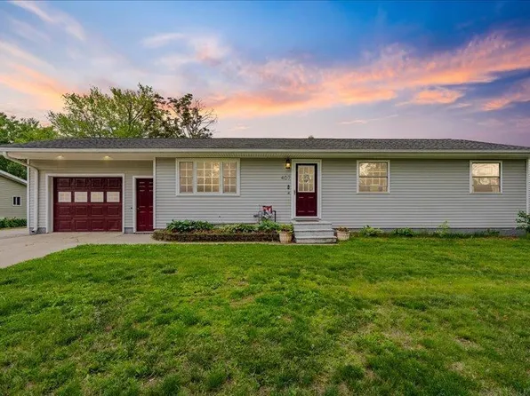 407 10th St SW, Independence, IA 50644