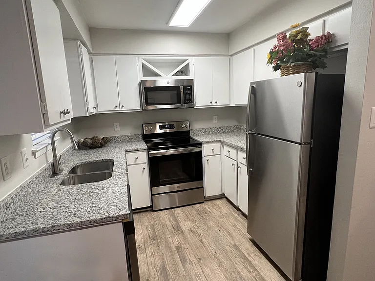 The Camaron Townhomes & Flats — Photo 15