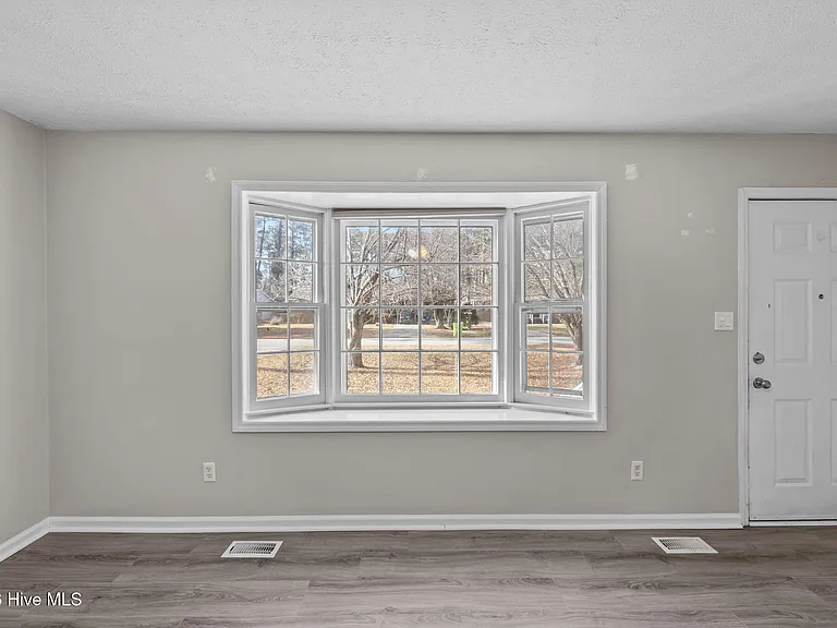 126 Woodland Dr — Photo 9