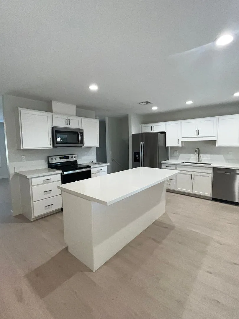 Spacious 5-bedroom home near ASU! — Photo 4