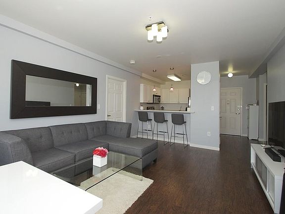 3rd image of 1 Cityview Ln Unit 309