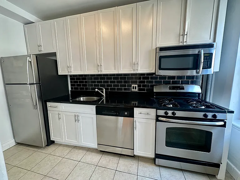350 W 55th St #9B — Photo 13