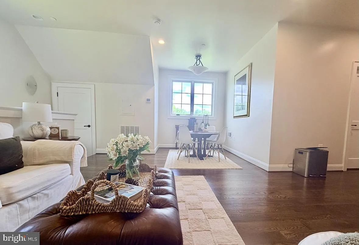 1 bed, $2,300 — Photo 4