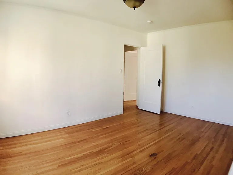 1340 Western Ave — Photo 13