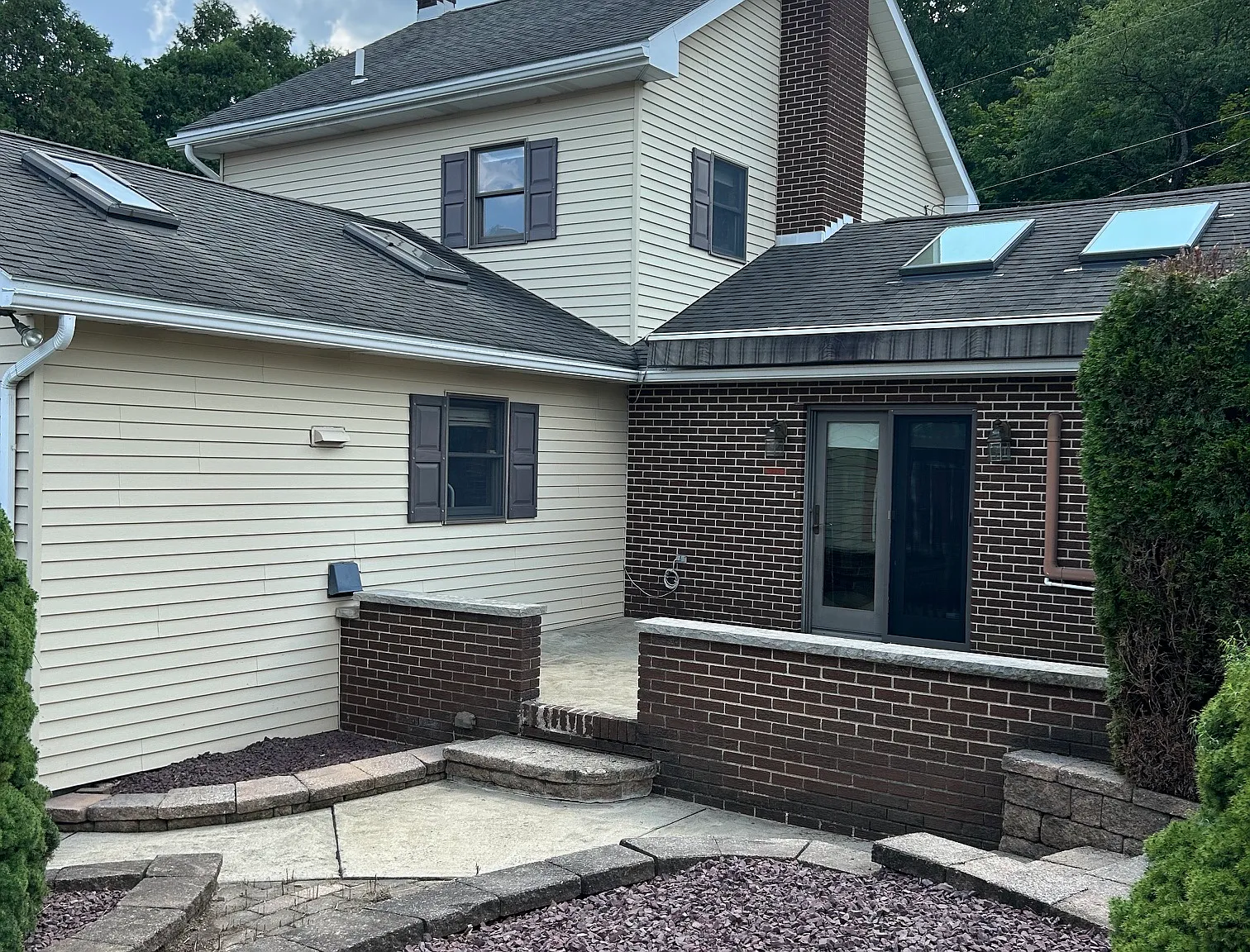 2 bed, 2000 sqft, $2,100 — Photo 2